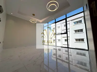 اشيك وافخم شقة اول ساكن مع شهر مجاني تتكون من غرفتين نوم _صالة واسعة جدا _مطبخ مجهز _2 حمام _سعر حصرا لدينا _قريب من جامعة عجمان _قريب من الخدمات _الس