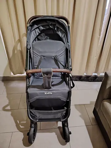 Kidilo lightweight baby stroller - single seat, excellent condition