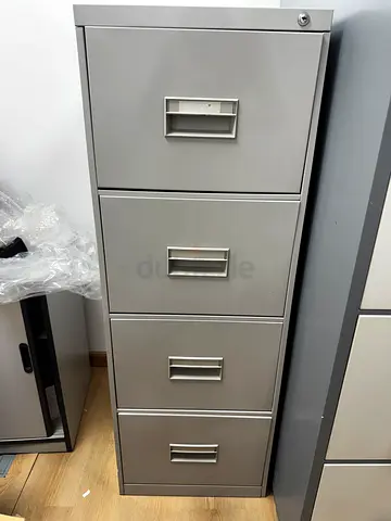 Metal file cabinet / filing cabinet