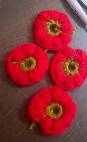 Handmade knitted red flower appliques set of 4
