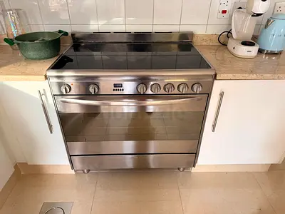 Smeg 5 Ceramic Hobs Electric Cooker stove black glass 90x60cm