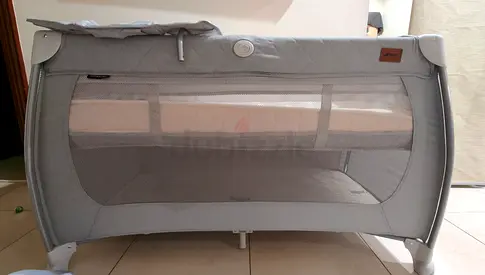Hauck Travel Cot Set Sleep N Play Center and matress