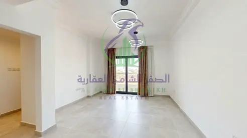 شقة ثلاث غرف وصالة للإيجار السنوي في الخان الشارقة تشطيبات حديثة بلكونة ومساحات مريحة للعائلات وموقع مميز