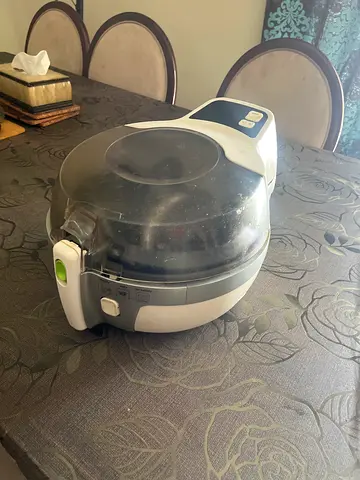 Pre-owned small food processor / chopper - compact kitchen appliance