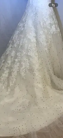 WORN ONCE, BEAUTIFUL WEDDING DRESS FOR SALE - can fit Medium and small at the same time