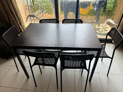 Black dining table with 6 matching chairs - good condition