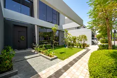 Luxury Ready 5BR Villa | Private Pool | Freehold