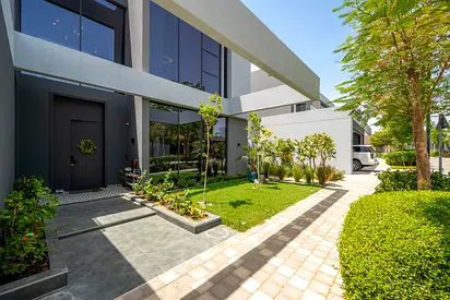 Luxury Ready 5BR Villa | Private Pool | Freehold