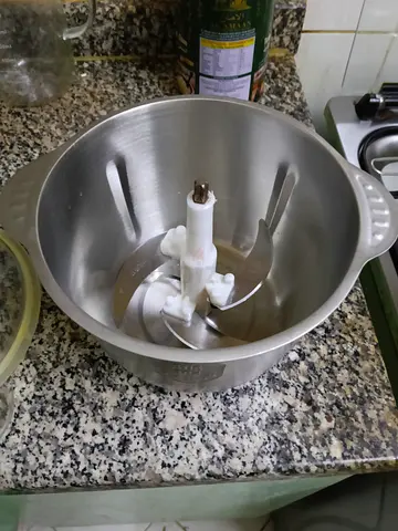 Stainless steel food processor mixing bowl with blade attachment NO MACHINE ONLY CHOPPER UPPER BOWL