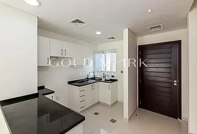 Unfurnished I Vacant Unit I Middle Unit