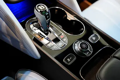 صورة 14 لـ 2025 Bentley AZURE