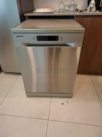 Samsung Freestanding Stainless Steel Dishwasher - Good Condition