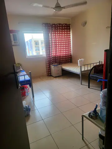 Bachelor share with 2 more executives. Metro close, rent include Dewa internet. Very clean tidy