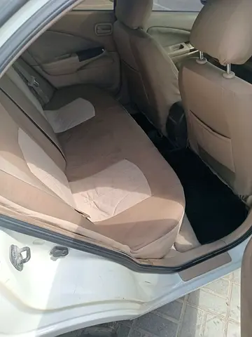 2008 Nissan SUNNY photo 2