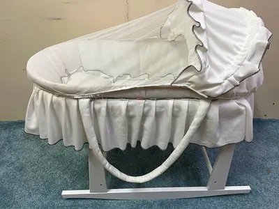 White Baby Bassinet/Cradle with Rocking Stand - excellent Condition