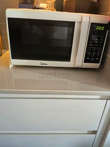 Midea White Countertop Microwave - Good Working Condition