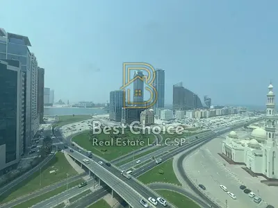 مكتب واسع للإيجار بإطلالة على البحر | 2481 قدم مربع