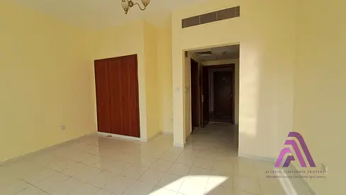 studio available for rent without balcony in england cluster