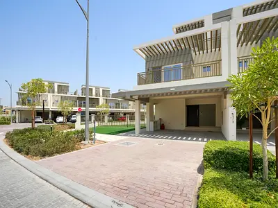 SPACIOUS CORNER | PARK VIEW | CLOSED KITCHEN