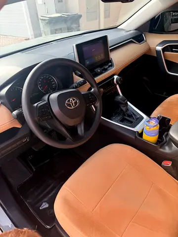 2025 Toyota RAV 4 — фото 11