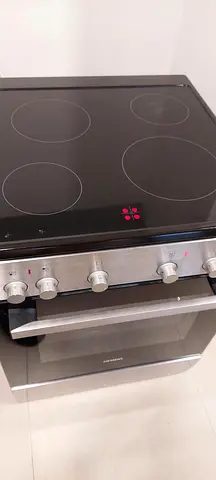 Siemens IQ 300 freestanding Eletiric Cooker 60 By 60 C.m
