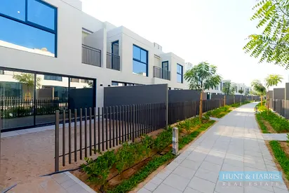 Falcon Island Al Hamra - 3 Bed for Rent - Corner Unit Large Garden