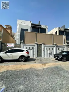 5 master bedrooms, a majlis (formal sitting room), two living rooms, a maid's room, and a kitchenett