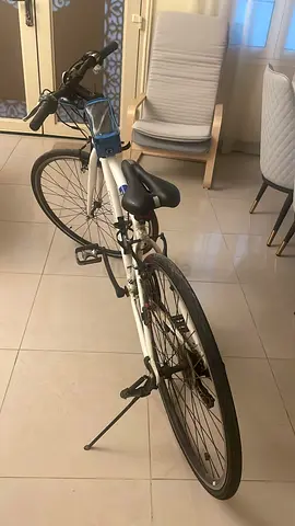 White B’TWIN Hybrid Bike with Phone Bag and Kickstand