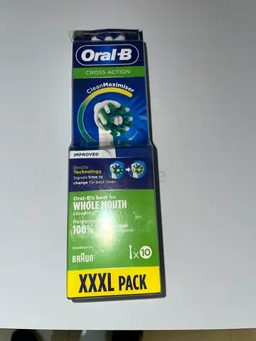 Oral-B Cross Action Toothbrush Heads Pack of 10 White