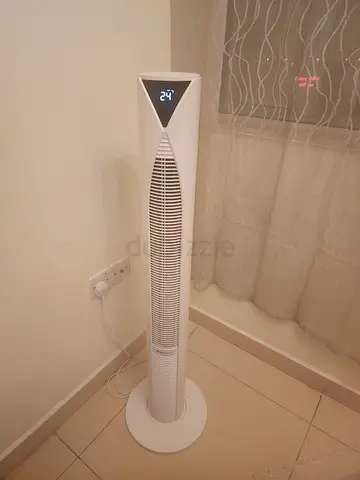 Slim tower fan with digital display - good working condition
