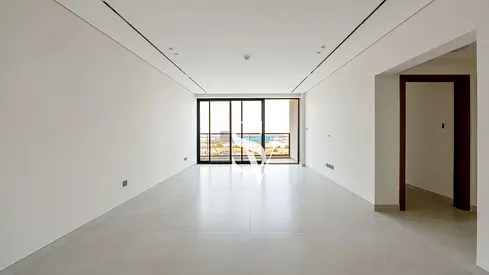 Chiller Free |Brand New |Closed Kitchen |Mid Floor