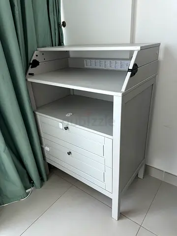 Baby changing table with drawers