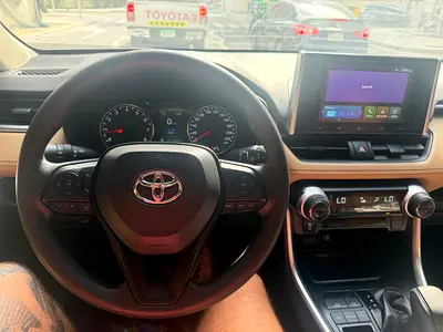 2025 Toyota RAV 4 — фото 9