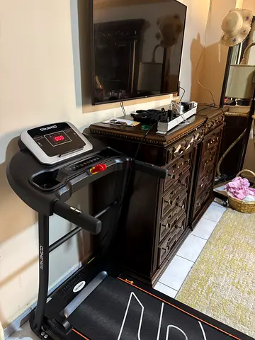Compact foldable treadmill in good working condition