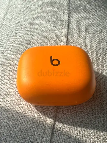 Power Beats Pro wireless earbuds charging case (orange) - new condition