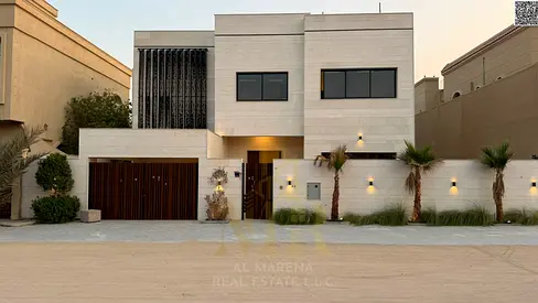 فيلا فاخره مع مسبح خاص شامل الكهرباء والمياه 5 غرف ماستر بمنطقة الروضه 1بجوار مسجد وجميع الخدمات