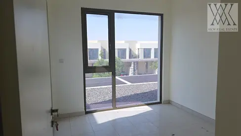 Modern 3BR Townhouse | Family-Friendly Community
