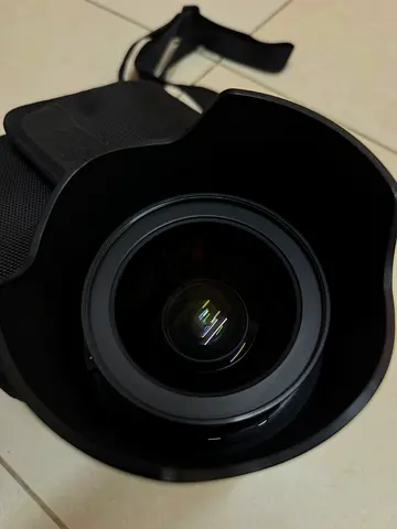 Nikon 24-70 f2.8 full frame, professional Wide-angle camera lens with petal hood with good condition