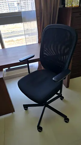 IKEA Swivel Desk Chair (With Armrests) – Breathable Mesh / Excellent Condition