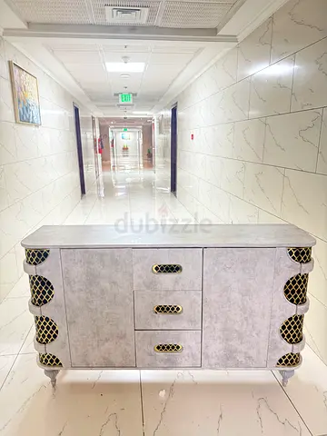 Very good looking cabinet 🗄️ big in size excellent in condition