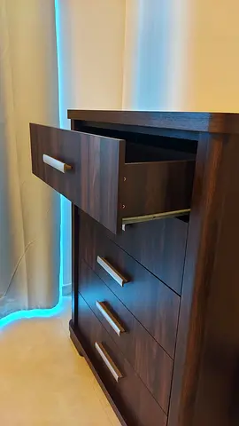 Modern& stylish chest of drawers/ dresser with 5 sturdy drawers, walnut colour.