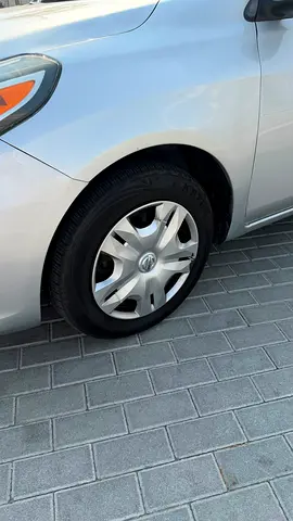 2019 Nissan VERSA 照片 2