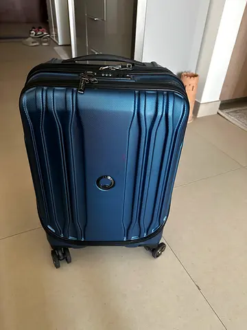 Small hard-shell carry-on suitcase with spinner wheels - blue
