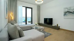 Serviced ! 1 BR New Bright Port De La Mer