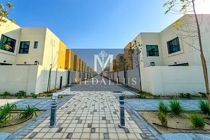 3Bhk Distress Deal- Premium Unit- Ready to Move - Freehold- Easy Payment Plan