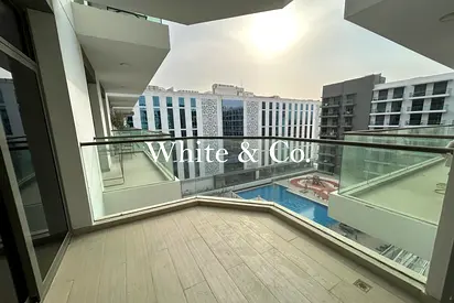 Modern Apartment | Corner | Part Furnished