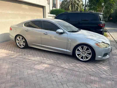 2010 Jaguar XF photo 1