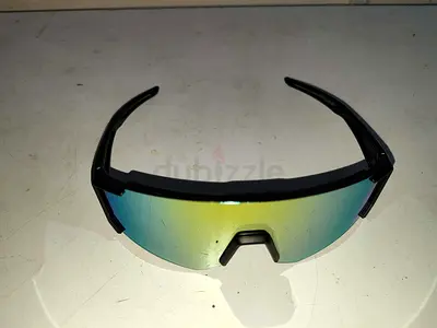 Lightweight mirrored sports sunglasses — one-vpiece shield lens