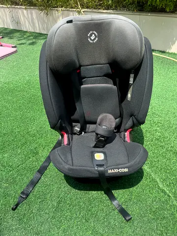Maxi-Cosi Titan multi-age forward facing Maxi-Cosi Toddler Car Seat — ISO-fix base