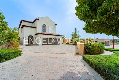 Vacant on Transfer | Golf View | Corner Plot